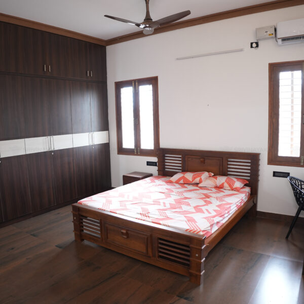 Solid Teakwood Qween Size Bed Cot for Bedroom